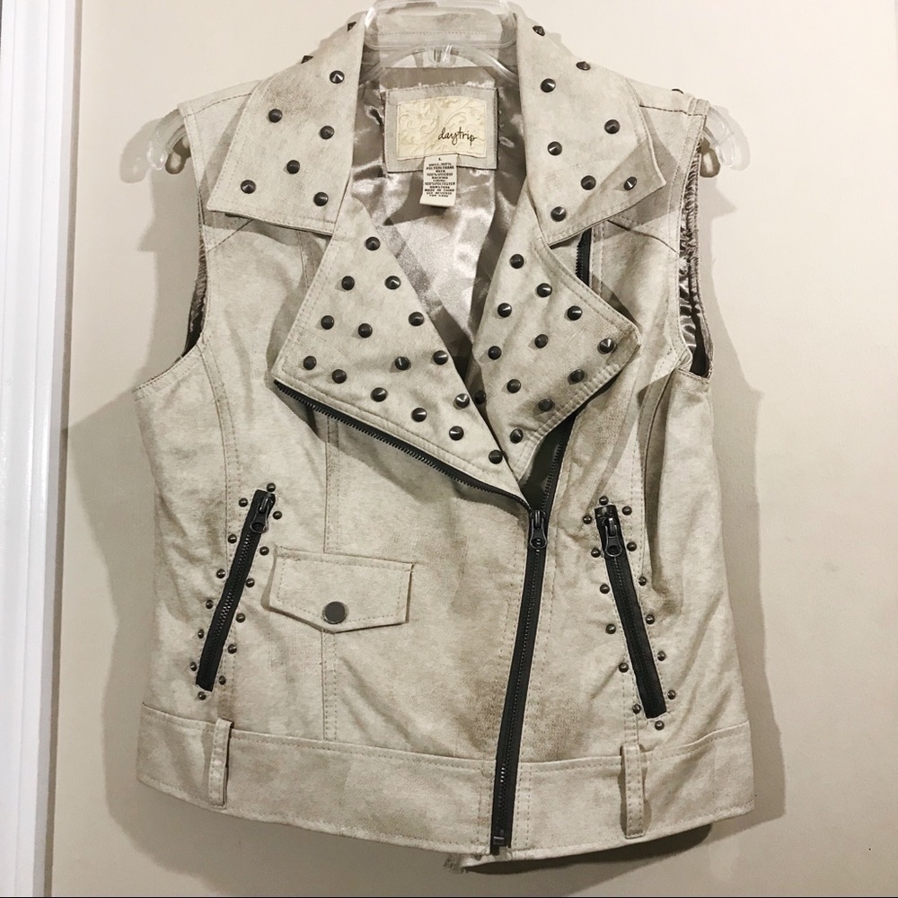 Daytrip Studded Zipper Beige Vest - Size L